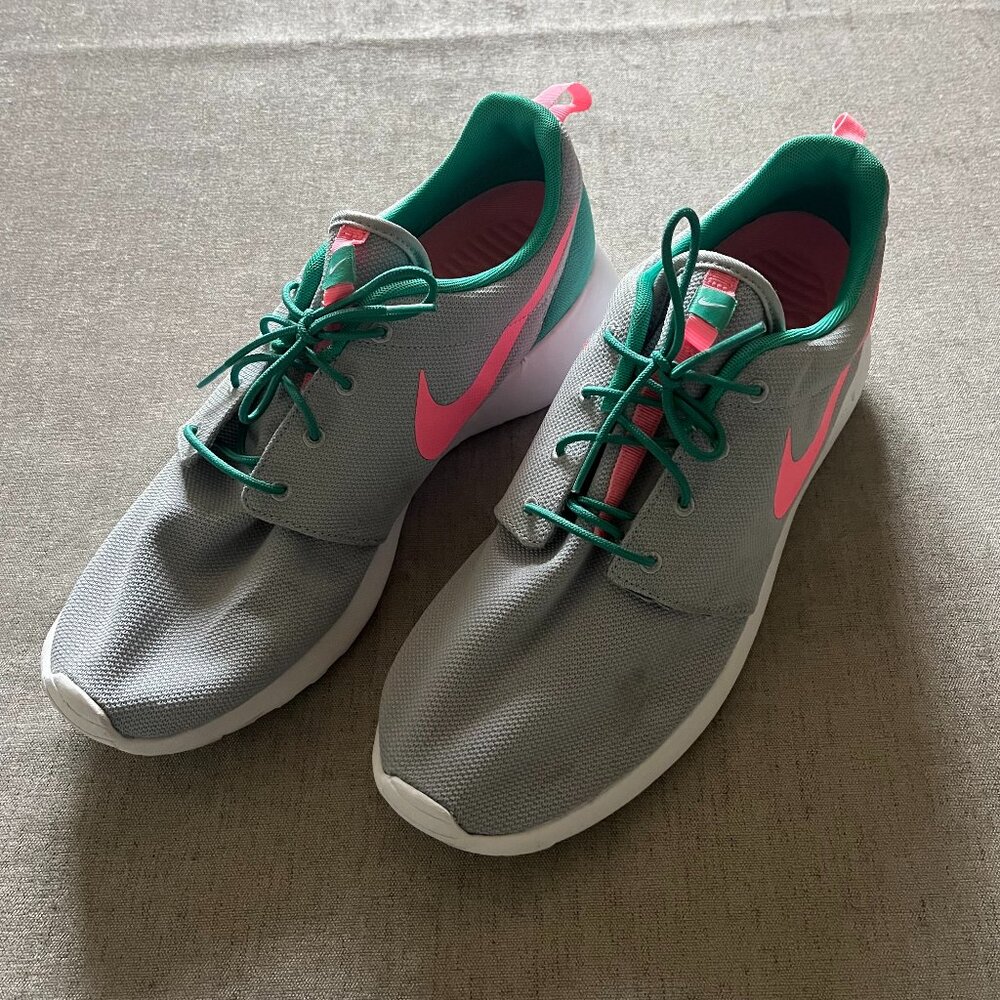 Nike Men's Gray Athletic Shoes with Pink Swoosh and Teal Accents